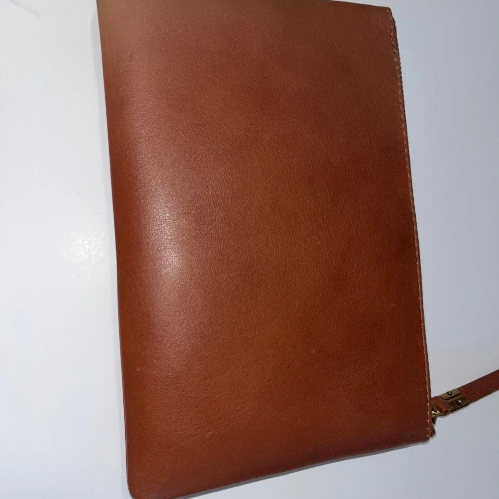 Madewell leather “the pouch” clutch - Picture 9 of 13